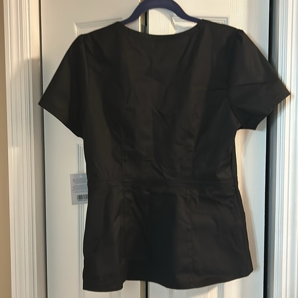 Women’s jaanuu scrub top NWT and gold zipper on left side - Picture 4 of 4